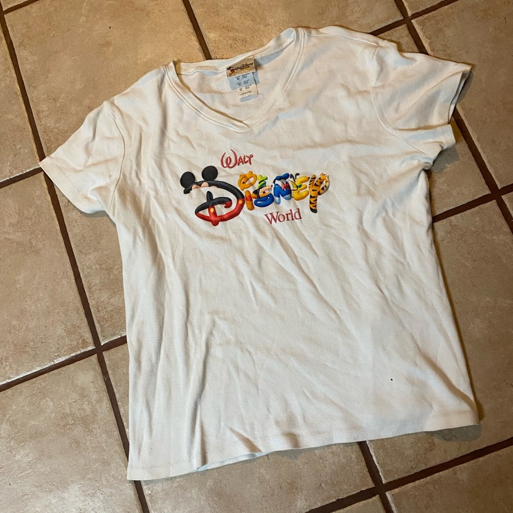 (N29) Vintage White Walt Disney World T-Shirt V-neck  Size XL Preowned